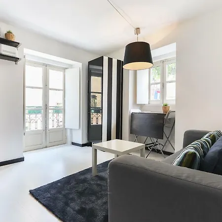 Tailor Made Flat In Bairro Alto Apartment
