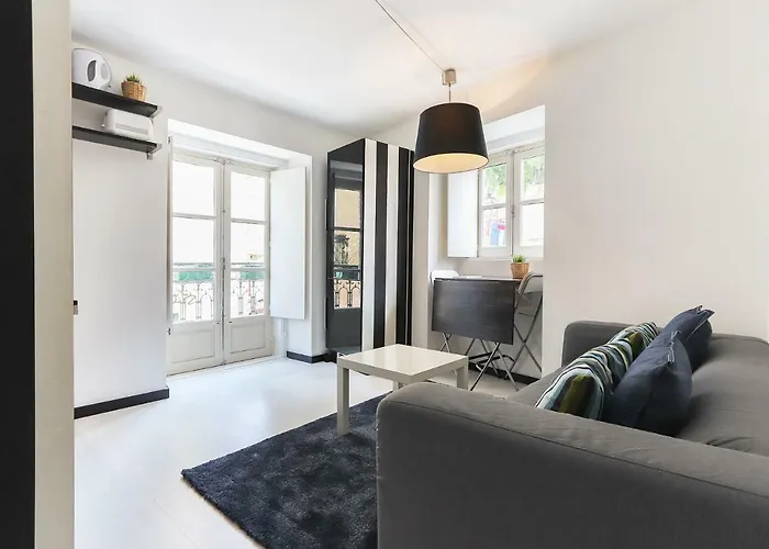 Tailor Made Flat In Bairro Alto شقة